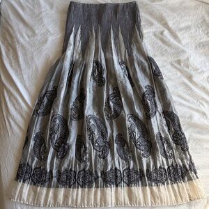 Anthropologie lapis Bohemian Gray Paisley Maxi Skirt/dress Cream Hem